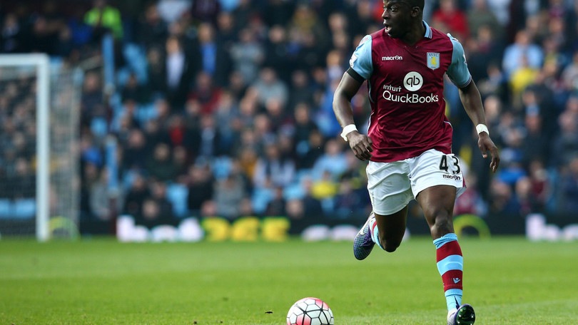 Olympiakos, in arrivo dall'Aston Villa c'è Cissokho