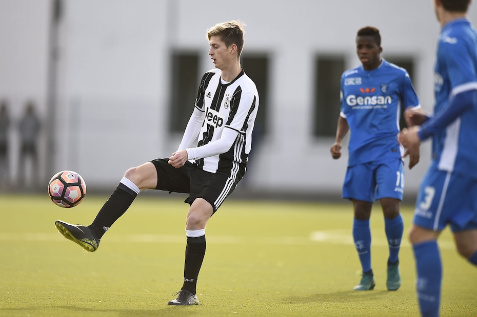 Bari, dalla Juventus il centrocampista Macek