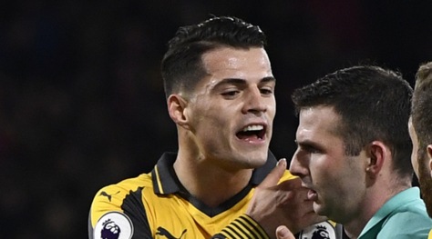 Xhaka, insulti a una hostess: «Fottuta tr...a bianca!»