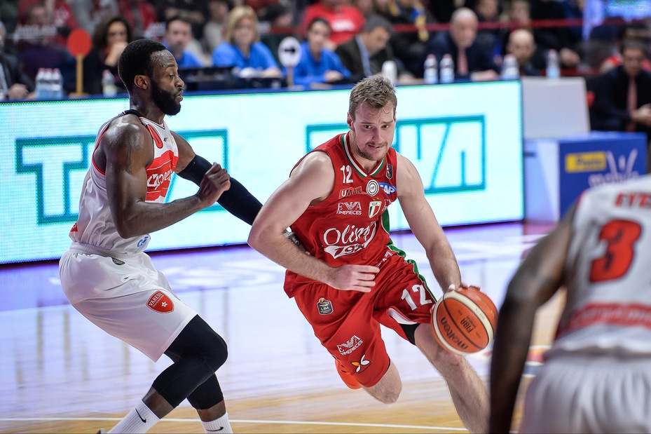 Dragic spegne Varese, l'EA7 passa a Masnago Dragic spegne Varese, l'EA7 passa a Masnago