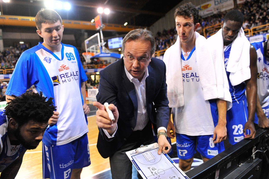 Basket Serie A, Sassari sfida Cantù Basket Serie A, Sassari sfida Cantù