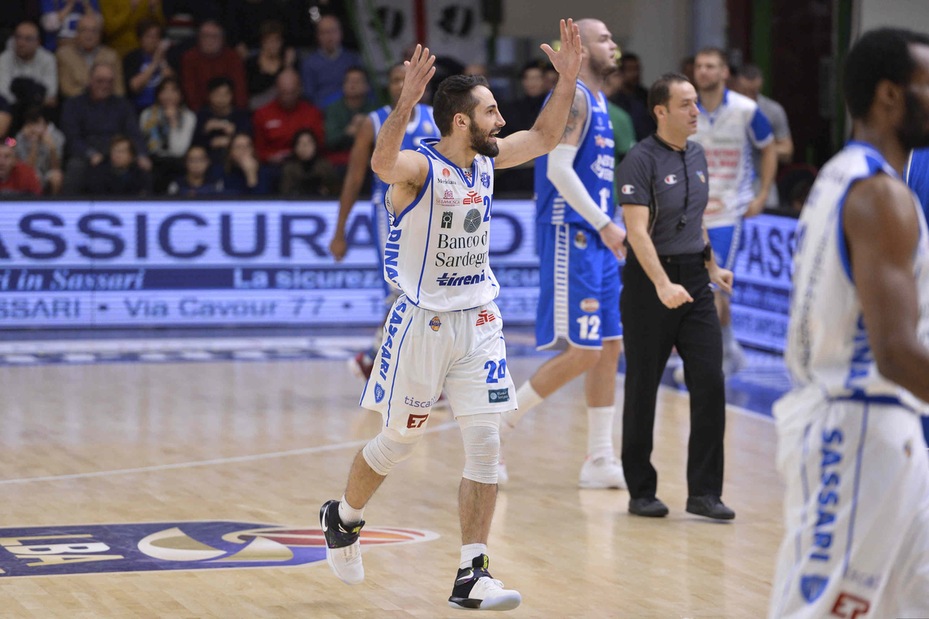 Stipcevic regola Cantù, l'anticipo è di Sassari Stipcevic regola Cantù, l'anticipo è di Sassari