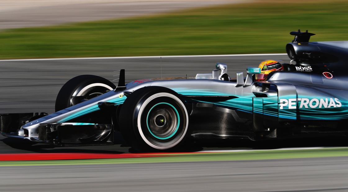 F1, test Barcellona: Hamilton primo, Vettel insegue