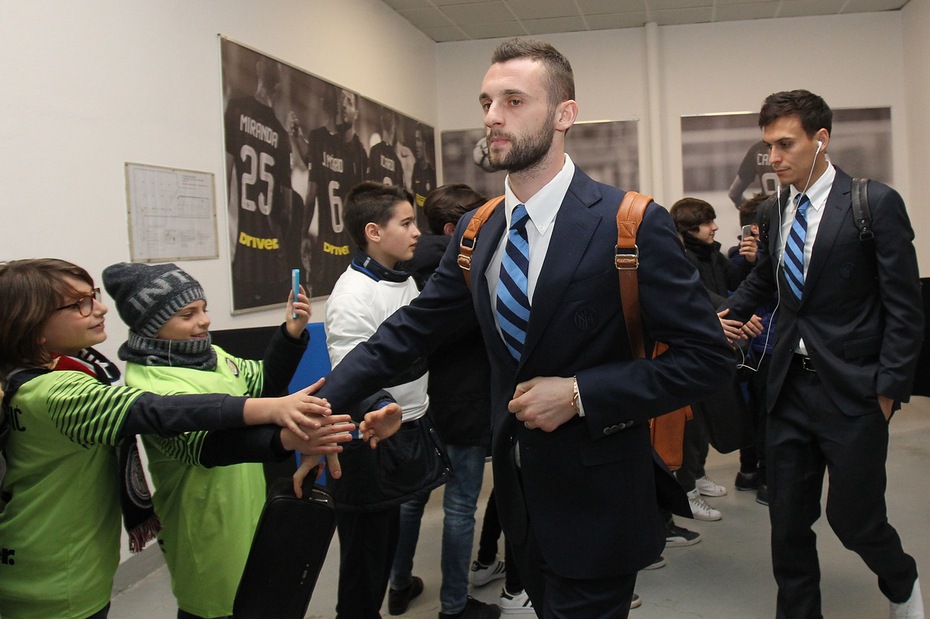 Inter, a Cagliari out Brozovic