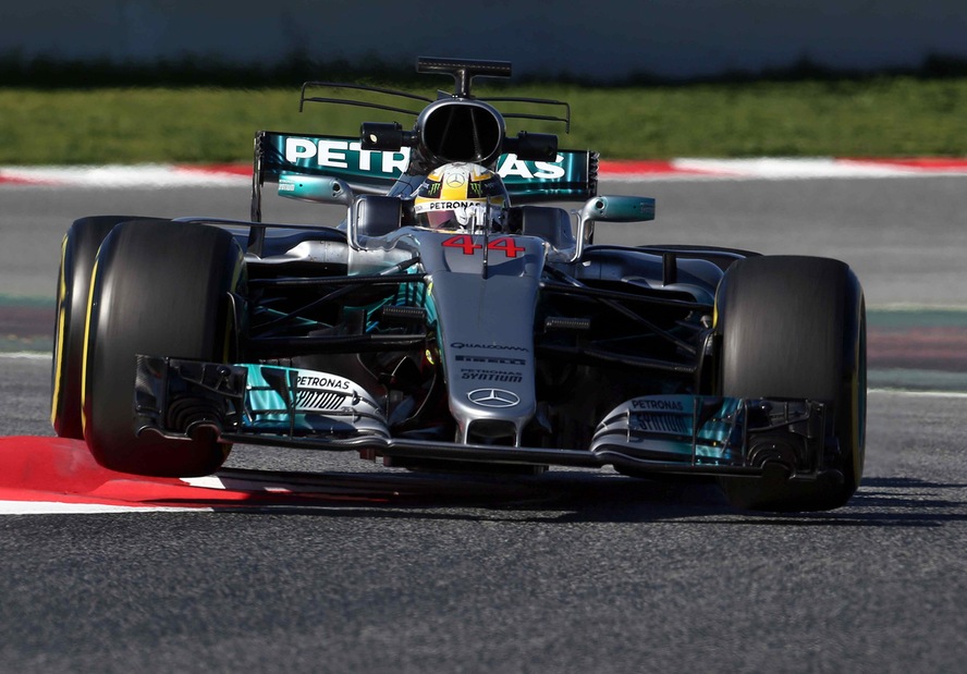 F1 Mercedes, Hamilton: «Dobbiamo migliorare»