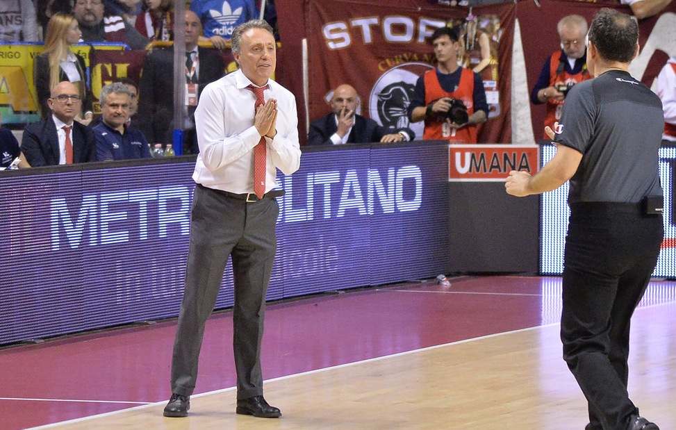 Rivoluzione a Pesaro: Bucchi si dimette Rivoluzione a Pesaro: Bucchi si dimette
