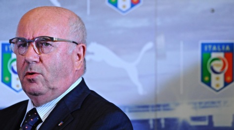 Tavecchio, adesso vietate gli striscioni negli stadi