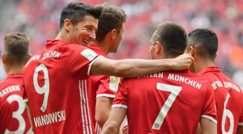 Bundesliga: Bayern Monaco-Augsburg 6-0, Lewandowski da standing-ovation