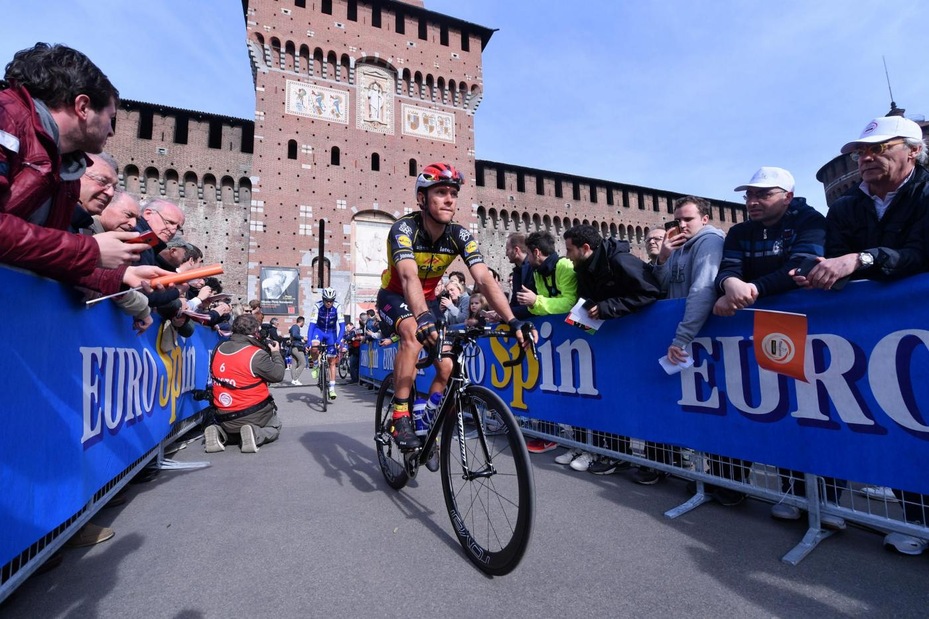 Parigi-Roubaix, Gilbert rinuncia: «Mi serve una pausa»