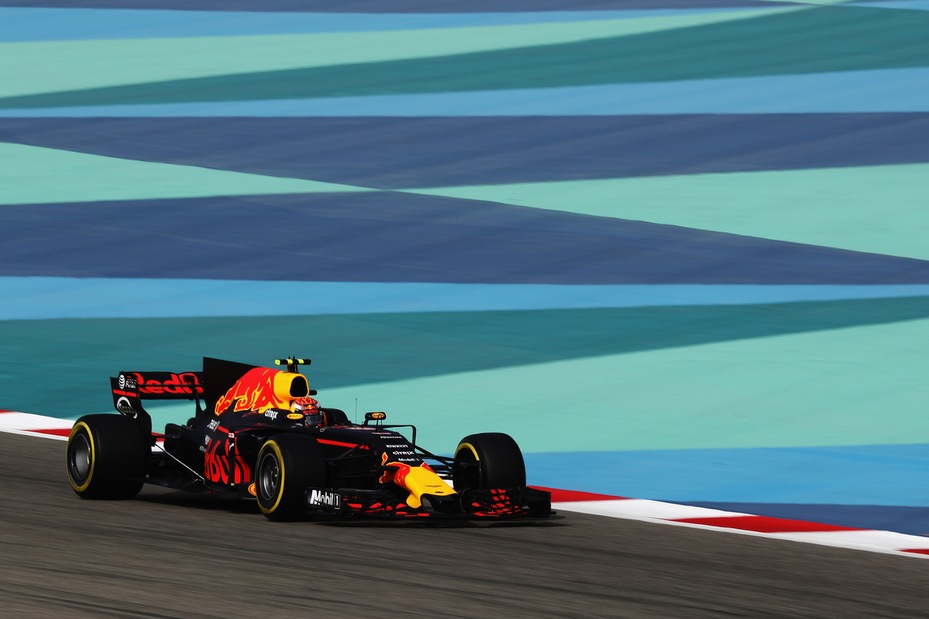 F1 Bahrain, Verstappen vola nelle terze libere