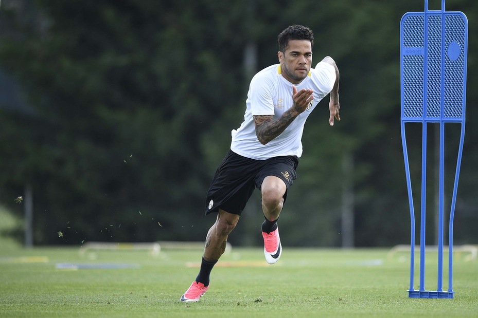 Calciomercato, dalla Francia: «Dani Alves al Psg»