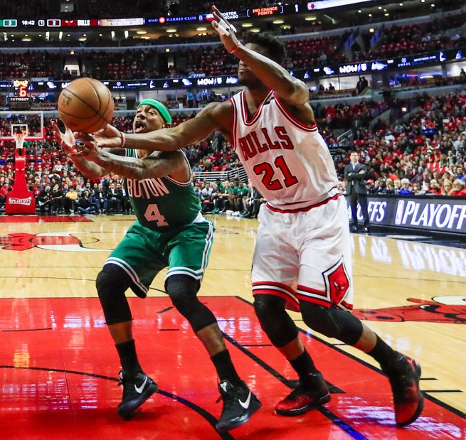 Thomas sbanca Chicago, Westbrook batte Harden