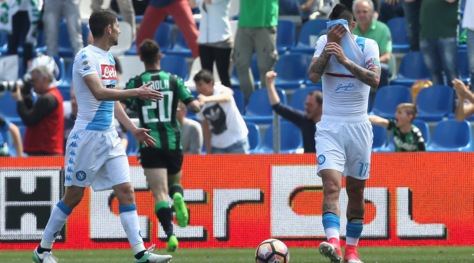 Serie A, Sassuolo-Napoli 2-2: Sarri sbatte sui pali