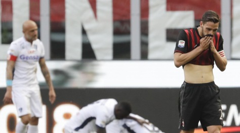 Milan, lite De Sciglio-tifosi dopo la sconfitta con l'Empoli