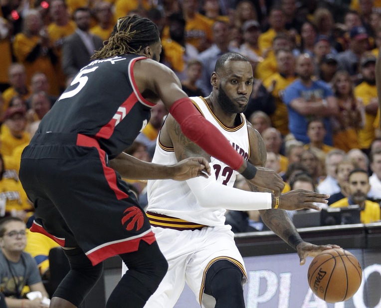 Lebron affonda Toronto, Harden umilia gli Spurs