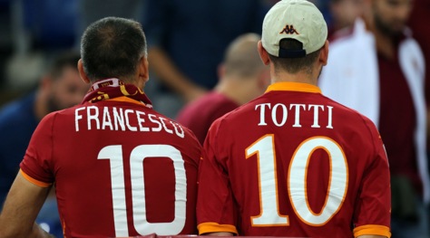 Totti, quella maglia spacca il tifo