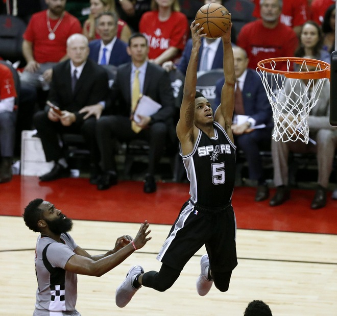 Aldridge travolge Houston, ora Spurs-Warriors