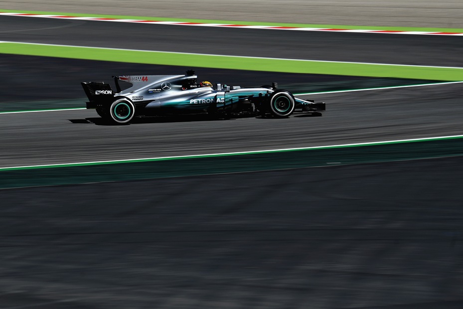 F1, Spagna: Mercedes domina prime libere, Ferrari inseguono