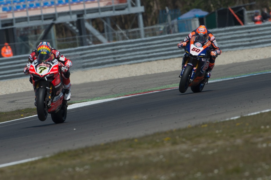 Sbk, Imola: Davies davanti, Melandri quarto Sbk, Imola: Davies davanti, Melandri quarto