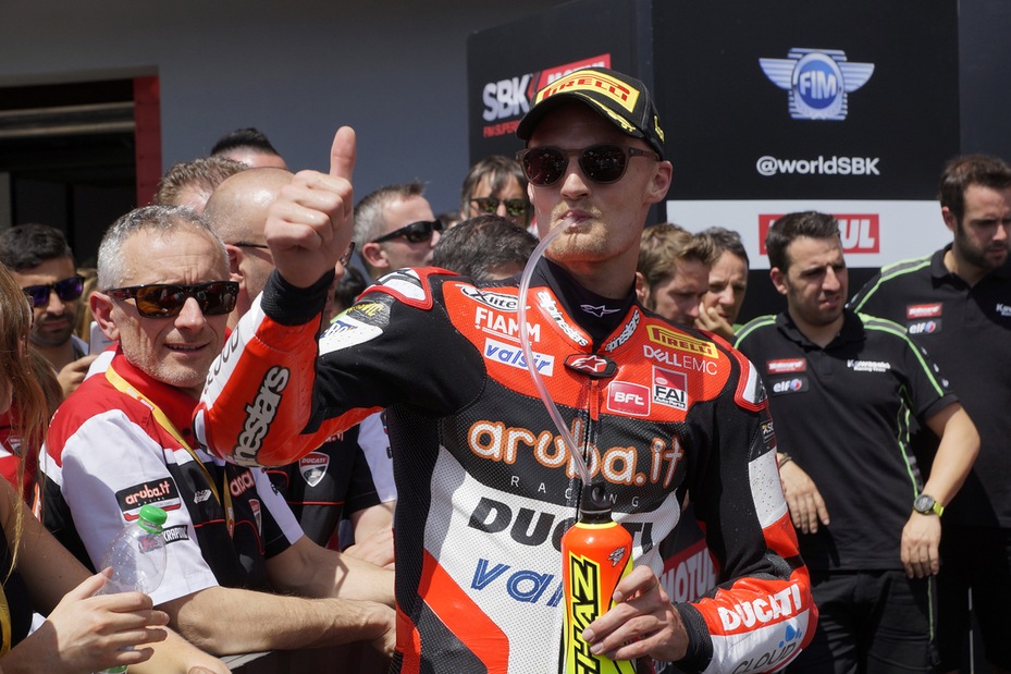 Sbk, Imola: Davies centra il bis, Melandri quinto Sbk, Imola: Davies centra il bis, Melandri quinto