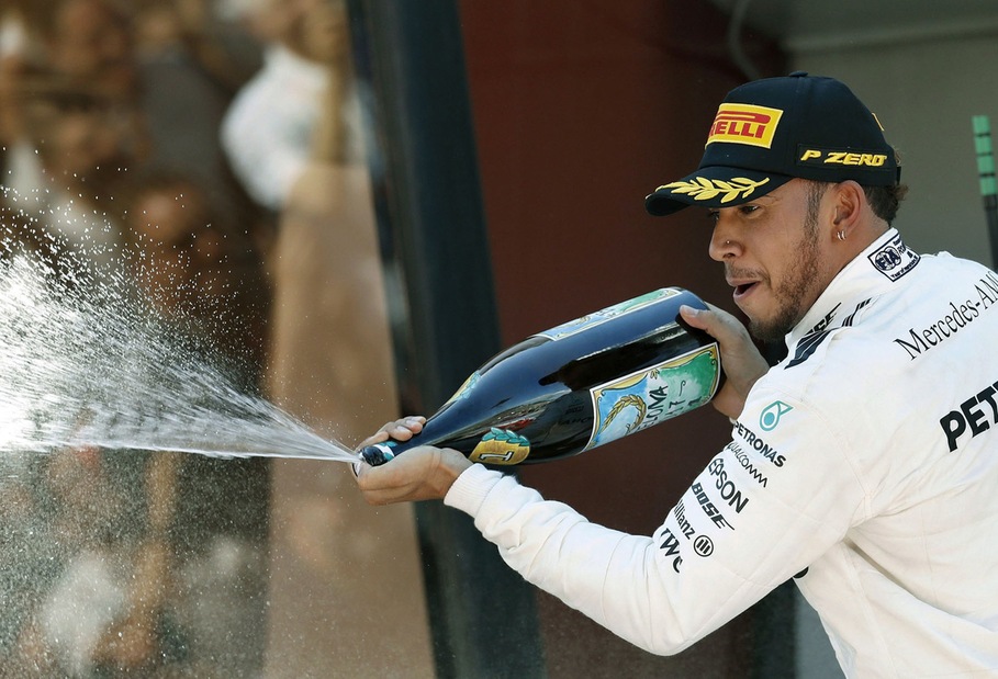 F1, in quota Hamilton sorpassa Vettel