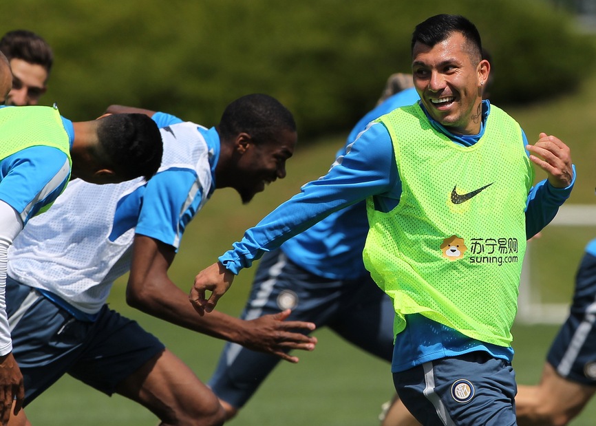Calciomercato Inter, Medel conferma: «Resto in nerazzurro»