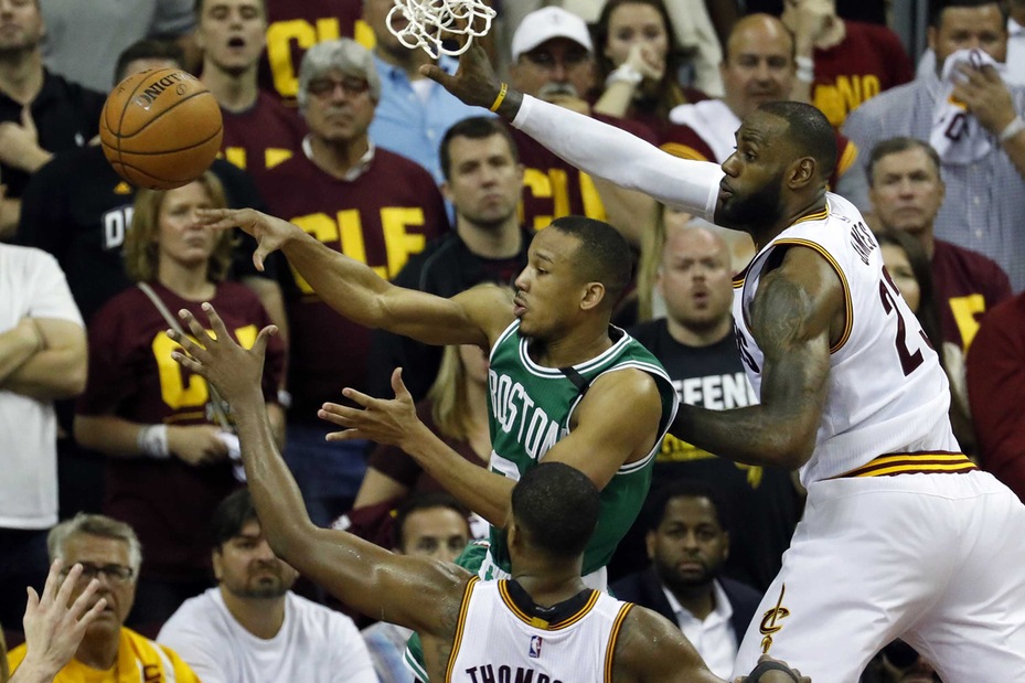 Bradley gela Cleveland, Boston non muore mai