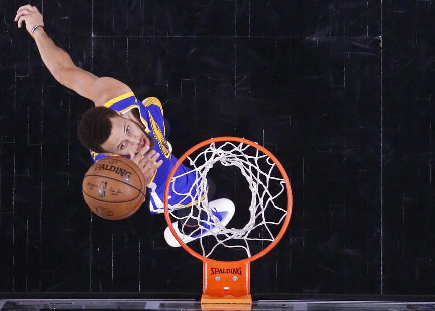 Curry travolge gli Spurs, Golden State in finale