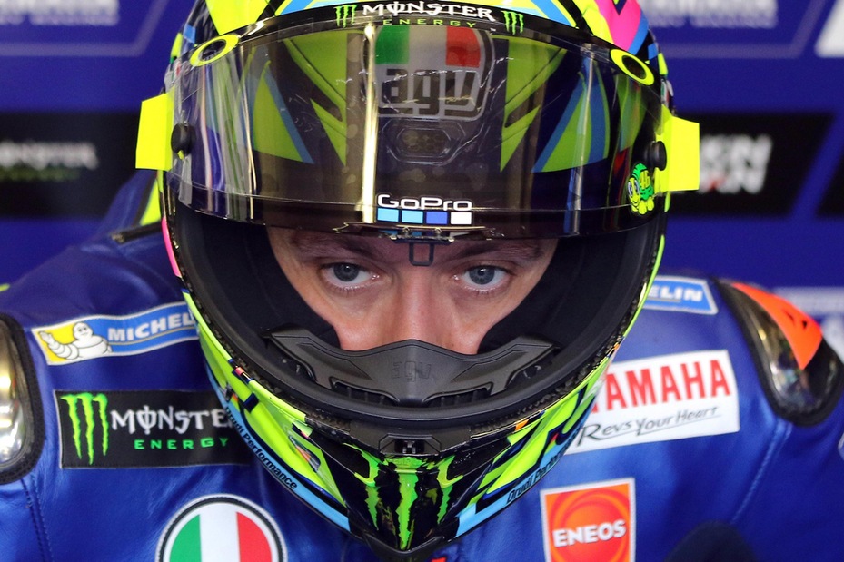 MotoGp Giappone: scivolata per Rossi, si ritira MotoGp Giappone: scivolata per Rossi, si ritira
