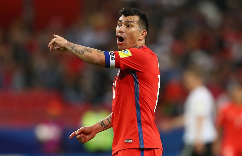 Calciomercato Inter, incognita Medel: poker di club interessati