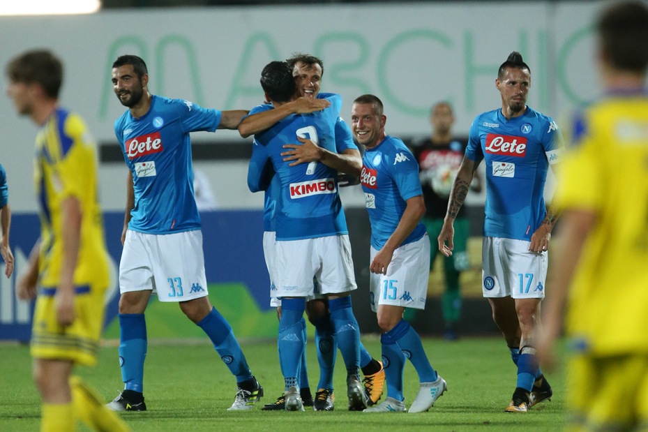 Napoli, 7 gol al Trento: doppietta Milik, primo gol per Ounas
