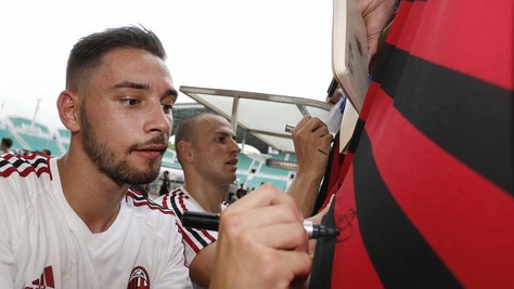 De Sciglio ha lasciato il ritiro del Milan De Sciglio ha lasciato il ritiro del Milan