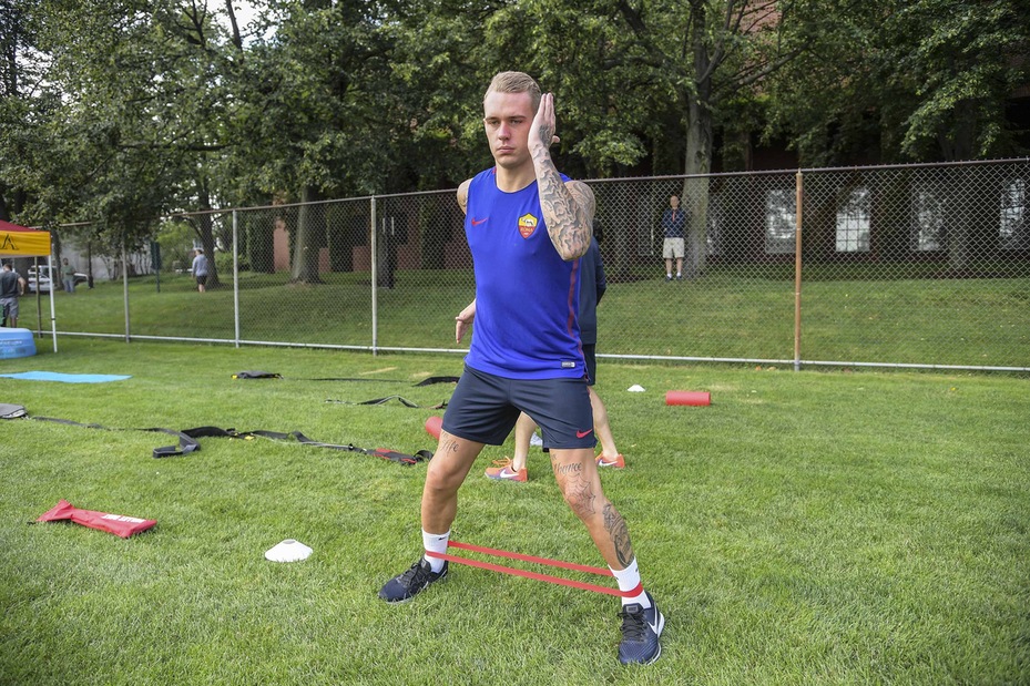 Roma, Karsdorp accelera: «Sto lavorando sodo»