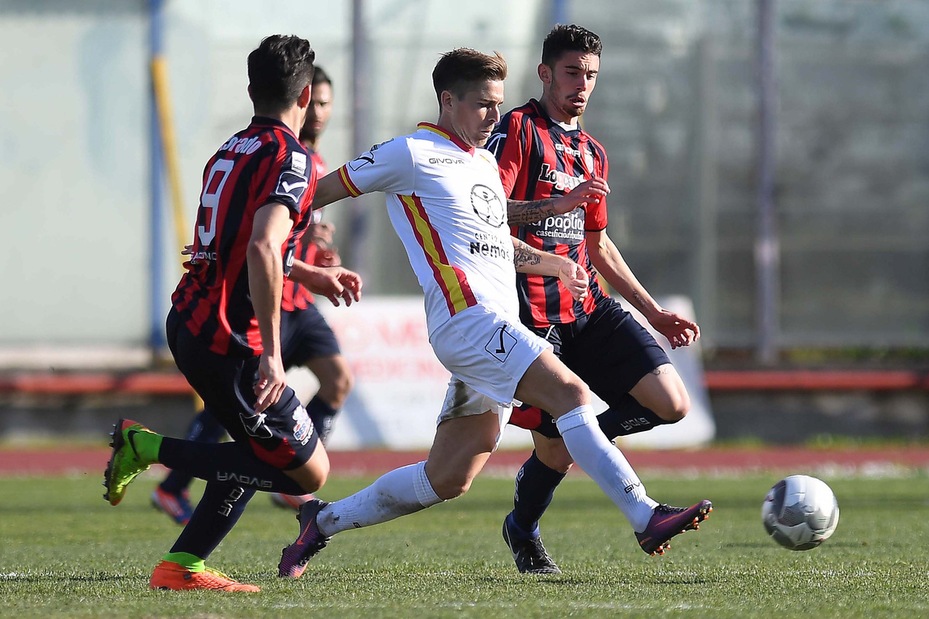 Calciomercato Viterbese, a centrocampo c'è Musacci Calciomercato Viterbese, a centrocampo c'è Musacci