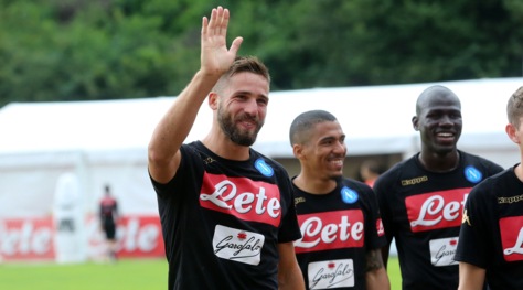 Calciomercato Napoli, Pavoletti conteso da Cagliari e Sassuolo Calciomercato Napoli, Pavoletti conteso da Cagliari e Sassuolo