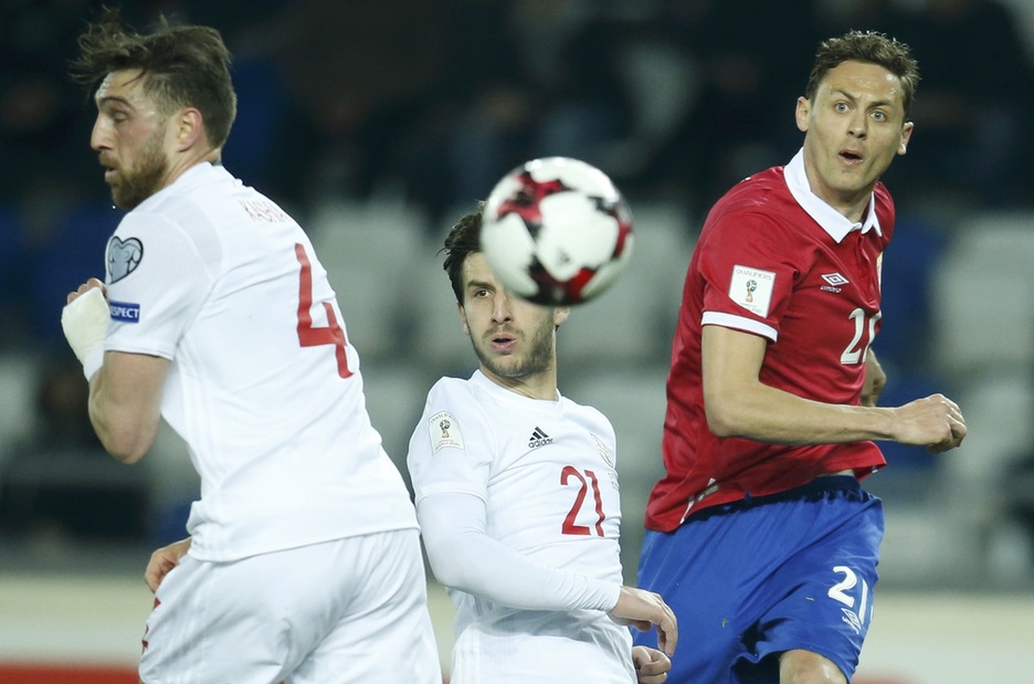 Calciomercato, il Manchester United ufficializza l'acquisto di Matic Calciomercato, il Manchester United ufficializza l'acquisto di Matic