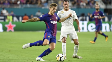 Attentato a Barcellona, Lucas Digne in strada per assistere i feriti Attentato a Barcellona, Lucas Digne in strada per assistere i feriti