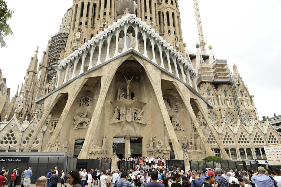 Barcellona, evacuata la Sagrada Familia ma è un falso allarme