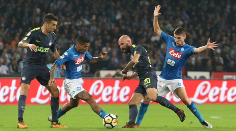Napoli-Inter, il pari cambia poco per Sarri