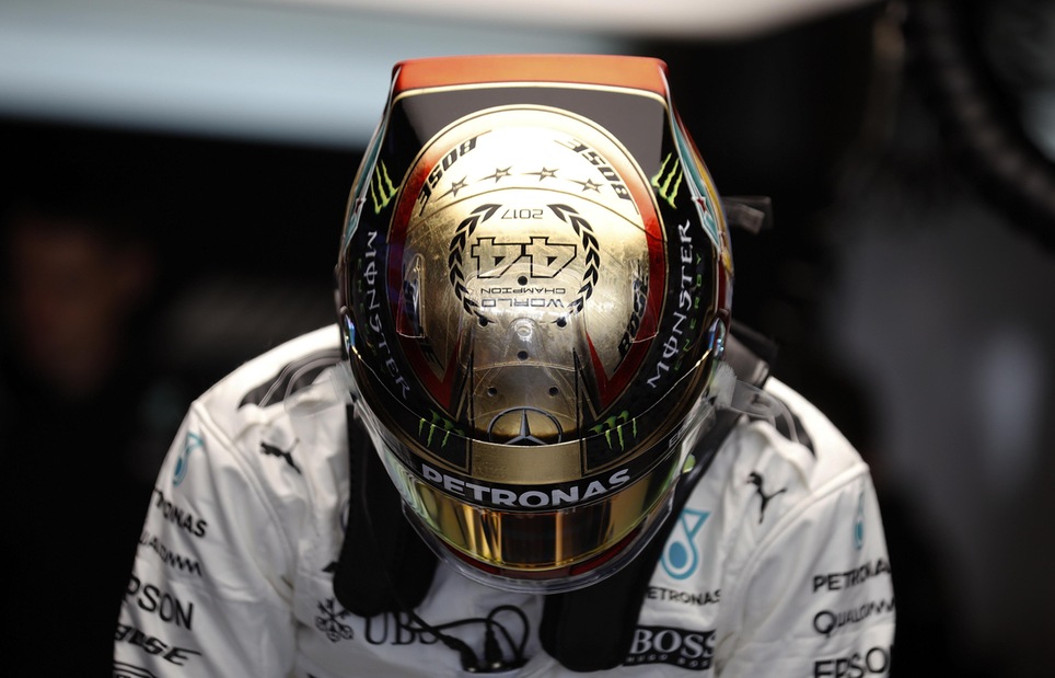 F1 Mercedes, Hamilton: «Un anno incredibile»