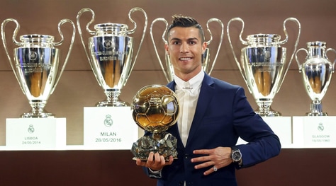 Pallone d'Oro 2017: vince Ronaldo. Cerimonia sotto la Torre Eiffel