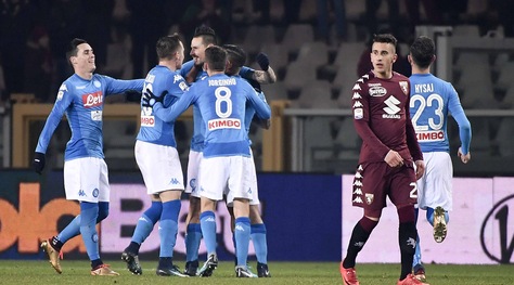 Napoli, un applauso a Sarri e Hamsik