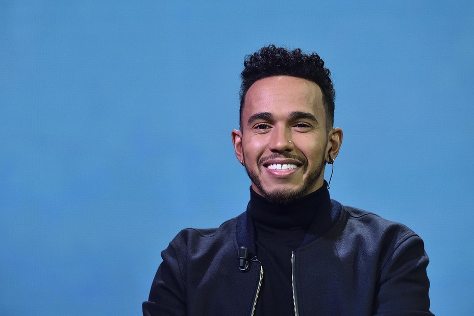 F1, che risate con la pesca dei regali