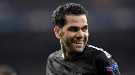 Dani Alves shock: «La morte di Astori non mi ha turbato, muoiono tanti bambini...»