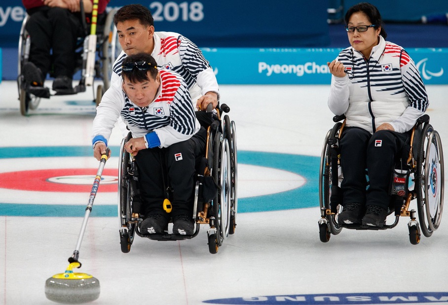 Paralimpiadi, venerdì di medaglie per biathlon e snowboard