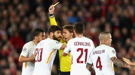Moviola Liverpool-Roma, disastro Brych: fallo sull'1-0 poi fuorigioco sul 3-0