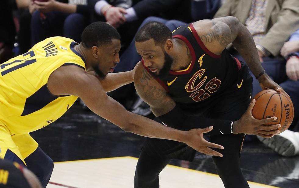LeBron salva Cleveland, Houston elimina Minnesota