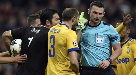 Real Madrid-Juventus, parla l'arbitro Oliver: «Commovente il supporto della gente»