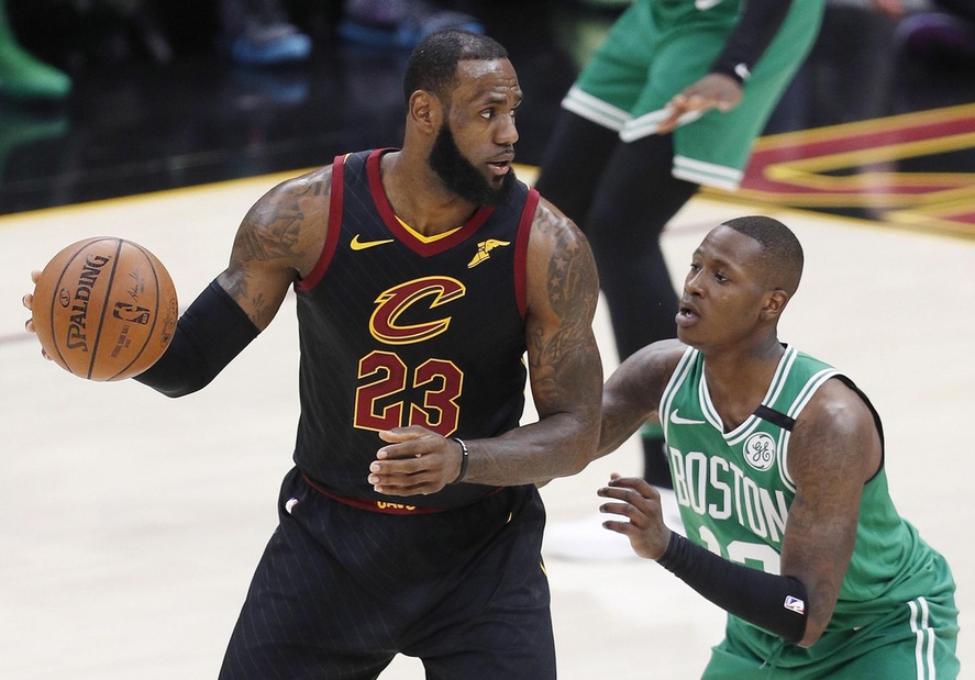 LeBron travolge Boston, Cleveland pareggia la serie