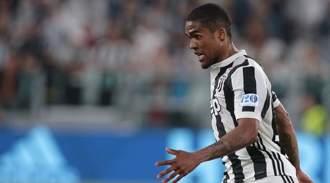 Juventus, Mourinho lancia l'assalto a Douglas Costa